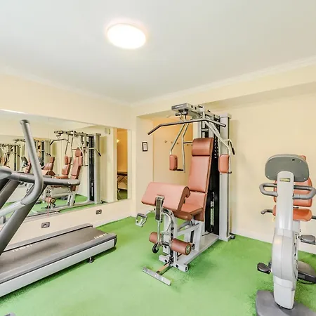 מלון Hotiday Collection -