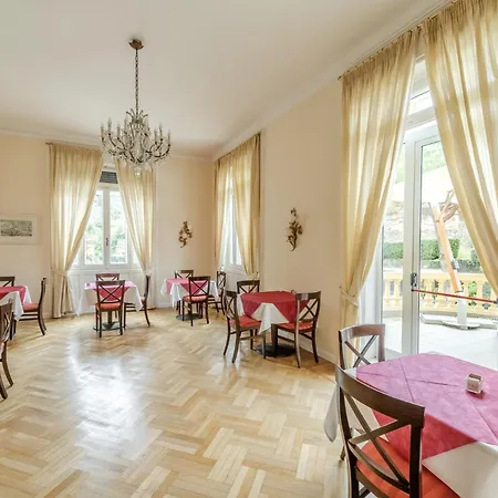 מלון Hotiday Collection -